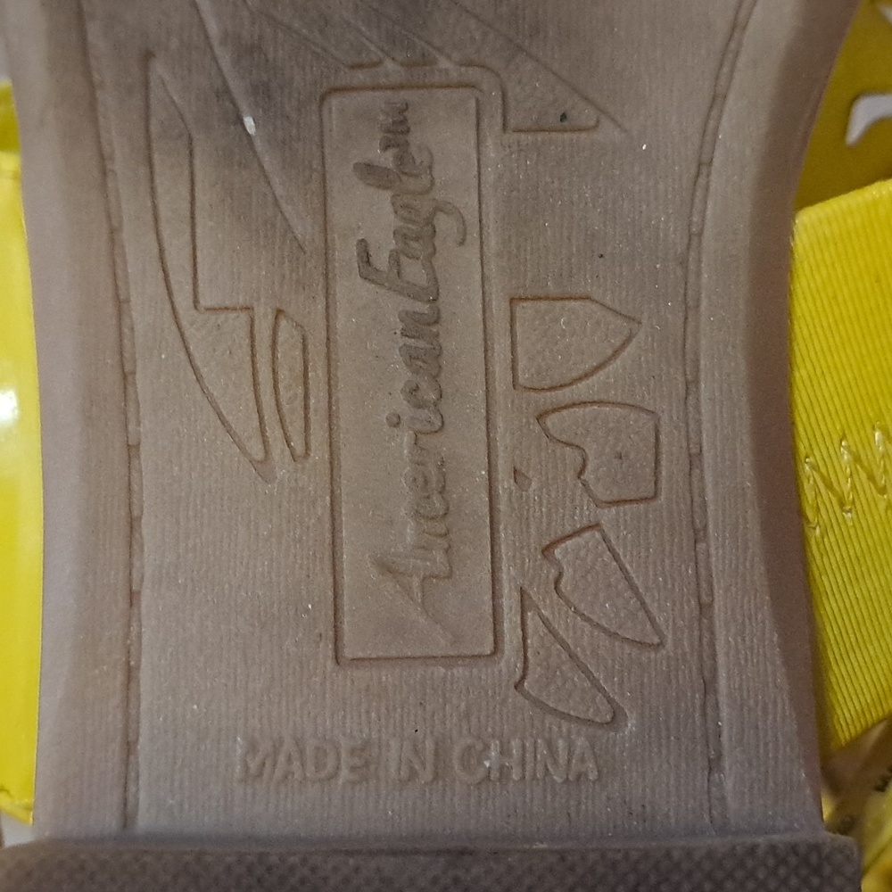 American Eagle Laser Cut Thong Sandals - Picture 10 of 11